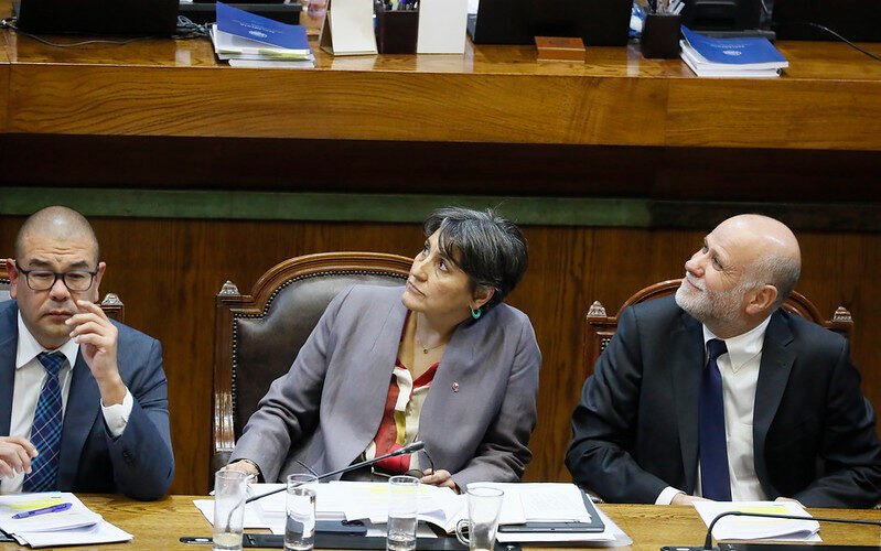 Ministra Aguilera responde a interpelación por listas de espera: «Es una prioridad para el Gobierno»