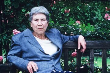 “No escribir nada pesado ni largo”: la revolución literaria de Natalia Ginzburg