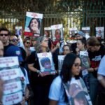 Familiares de rehenes instan a Netanyahu a aceptar propuesta de alto el fuego respaldada por Hamás