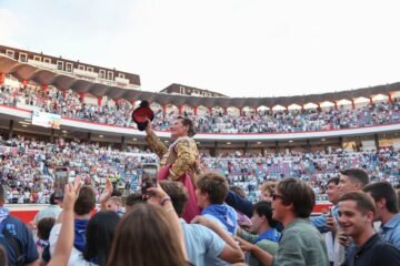 Diego Urdiales, sublime al natural, sale a hombros en Bilbao