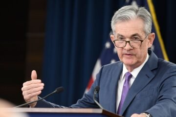 Trump amenaza con destituir a Jerome Powell si continúa al frente de la Fed