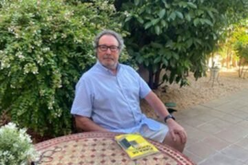MAURO GONZÁLEZ HERNANDO DESAFÍA EL RITMO CONTEMPORÁNEO Y EL DOMINIO TECNOLÓGICO EN SU ENSAYO ‘FUERA DE QUICIO’