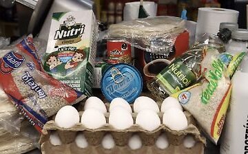 Sheinbaum y empresarios mantienen 24 productos de la canasta básica en 910 pesos