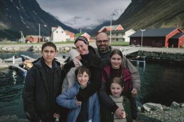 ‘Fjord’, un ambiguo retrato de Cristian Mungiu sobre el choque entre los prejuicios progresistas y el extremismo religioso