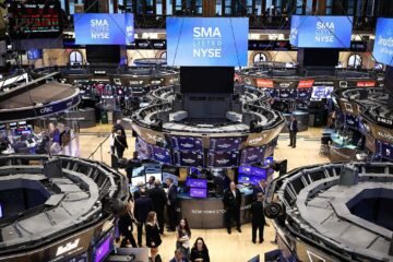Wall Street cierra con récord y el Nasdaq lidera ganancias mensuales y semanales