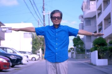 En casa de Susumu Higa, el dibujante de manga antibélico que vive sin móvil ni coche