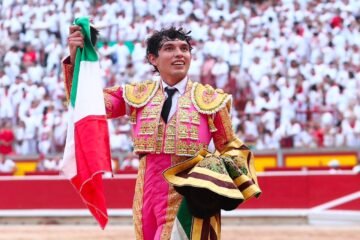Isaac Fonseca pasea una oreja populista ante una seria mansada de José Escolar