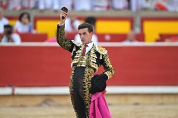 Oreja pírrica para Fernando Adrián, que no cuaja un gran lote de La Palmosilla