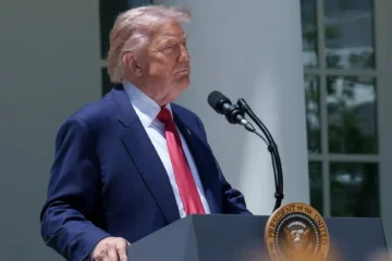 Trump amenaza con una “brutal paliza” a Irán tras ataque contra instalaciones de EEUU en Jordania