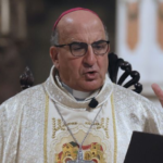 Asuntos de «Dios» llegan a la Justicia: presentan recurso judicial contra cardenal Chomali