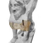 Hallada en Elda una esfinge funeraria romana incrustada en una escalinata