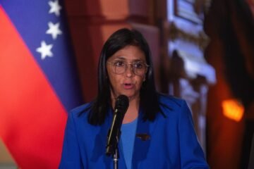 Estados Unidos pide inmunidad para Delcy Rodríguez ante demanda de tres exdetenidos