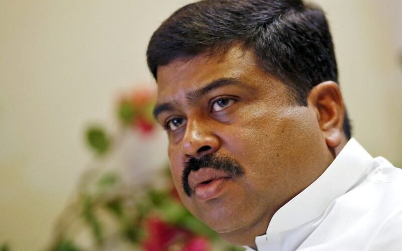 Ministro de Educación de India renuncia tras protestas por filtración de exámenes