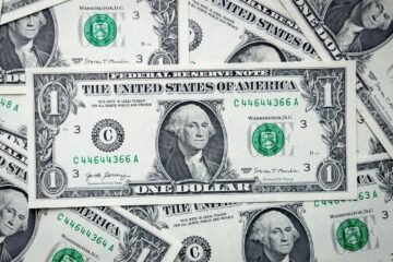 Dólar cierra casi sin variaciones pese a fuerte avance del cobre