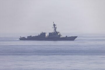 EEUU intercepta dos buques mercantes en Ormuz tras restablecer bloqueo naval