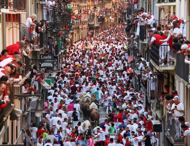 San Fermín, pasión por el toro: encierros, festejos taurinos y un hervidero de visitantes internacionales