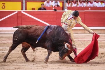 Juan Ortega hace el mejor toreo en una tarde de seis orejas y mucha bravura en Pamplona