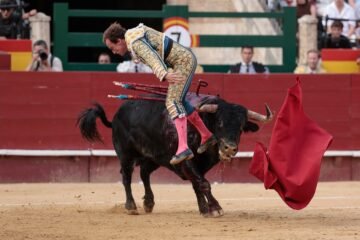 Orejas generosas para Román y Nek Romero en la Feria de Julio de Valencia