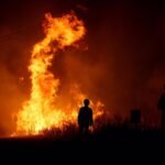 Más de mil bomberos combaten incendio forestal que arrasa 12.000 hectáreas en Portugal