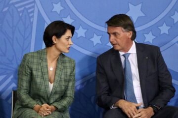 Michelle Bolsonaro se margina de la campaña de Flávio tras público enfrentamiento familiar