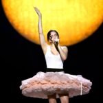 Rosalía estrena una canción en un concierto en Los Ángeles con una misteriosa voz masculina