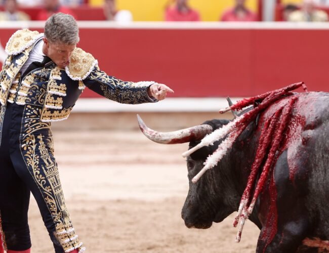 Siguen las orejas baratas, ahora de una voluminosa y muy manejable corrida de Miura