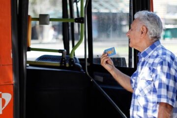 INE proyecta fuerte envejecimiento de la población chilena