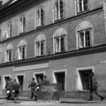 Austria instala una comisaría en casa natal de Hitler para frenar peregrinaje neonazi