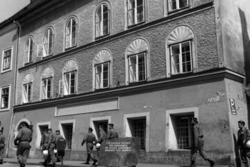 Austria instala una comisaría en casa natal de Hitler para frenar peregrinaje neonazi