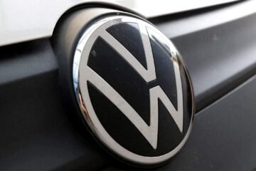 CEO de Volkswagen anuncia 50 mil despidos adicionales por costos