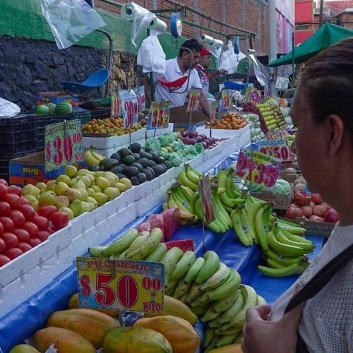 Aumenta costo de la canasta y presiona líneas de pobreza