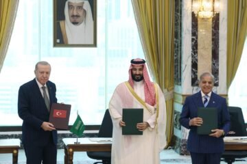 Arabia Saudita, Pakistán y Turquía sellan histórico pacto de defensa colectiva