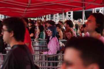 Prohibición de entrar con bebida, gastos de gestión… sanción de 320.000 euros a una empresa de festivales de música por prácticas abusivas
