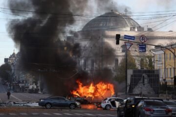 Rusia lanza nueva oleada de ataques contra Kiev y golpea infraestructura civil y comercial