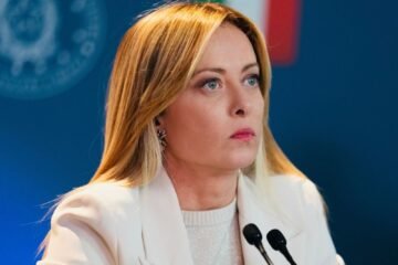 Meloni pide “extremar” vigilancia ante posible llegada masiva de migrantes a Ceuta