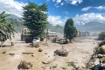 Inundaciones dejan casi 390 muertos en Nepal y cientos de desaparecidos en la frontera con China