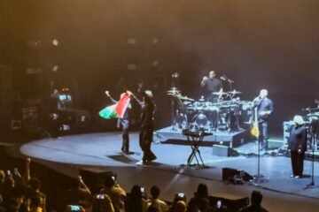 Massive Attack reacciona a la prohibición de entrar a Singapur: “No imaginamos que alzar la bandera de Palestina violaría la ley”