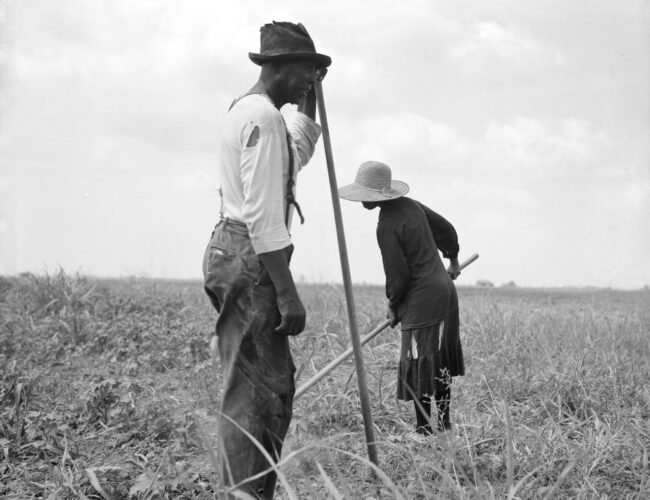 La desolación de la fotografía de Dorothea Lange tiñe de blanco y negro la Costa Brava