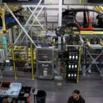 Producción de autos en México liga tres meses a la baja