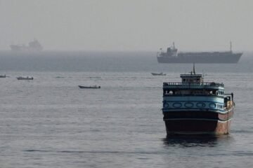 Petróleo cae tras los anuncios de Trump de nuevas negociaciones con Irán