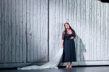 Anna Netrebko atraviesa el purgatorio escénico de Shirin Neshat y alcanza el paraíso en el Liceu