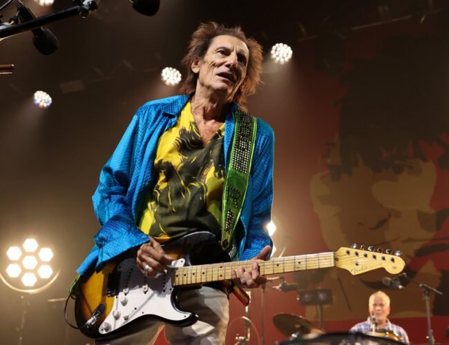 Ronnie Wood en Valladolid: 302.500 euros para ver gratis a un ‘rolling stone’ entre pullas políticas