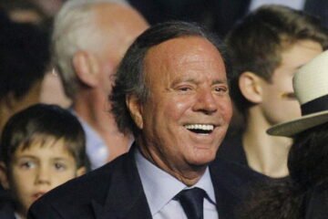 Extrabajadoras de Julio Iglesias llevan a la Audiencia Nacional acusaciones por agresión sexual y explotación laboral