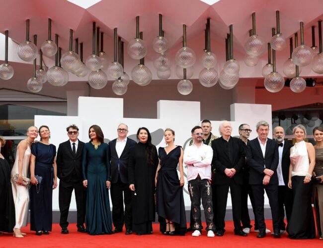La deslumbrante ‘DAU’ culmina en Venecia la monumental epopeya experimental sobre el Nobel ruso Lev Landáu
