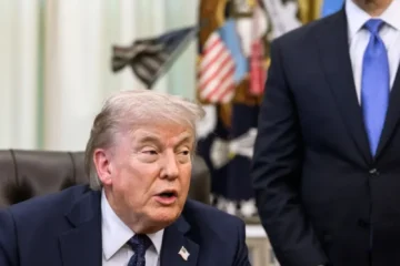 Trump acusa a los demócratas de querer que EEUU “pierda la guerra” contra Irán