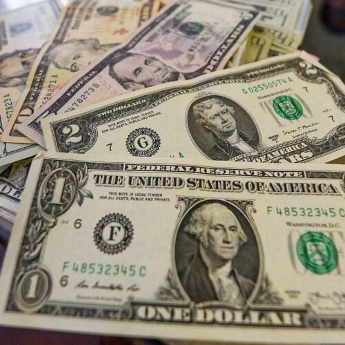 Peso se enfila a su peor nivel en seis meses