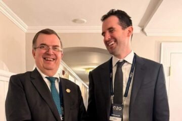 Marcelo Ebrard se reúne con Tom Brown, cofundador de Anthropic