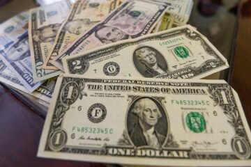Peso rosa las 18 unidades por dólar, su peor nivel desde marzo