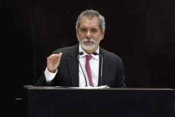 Secretario de Hacienda defiende finanzas sostenibles ante diputados