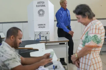 Justicia electoral de Brasil rebate a Bolsonaro y destaca la normalidad de los comicios